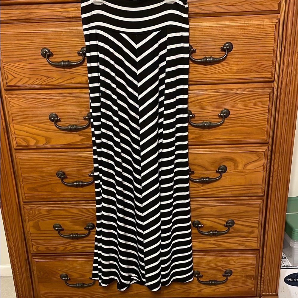 Black and White Maxi A-Line Skirt with Asymmetrical Style for Casual Wear